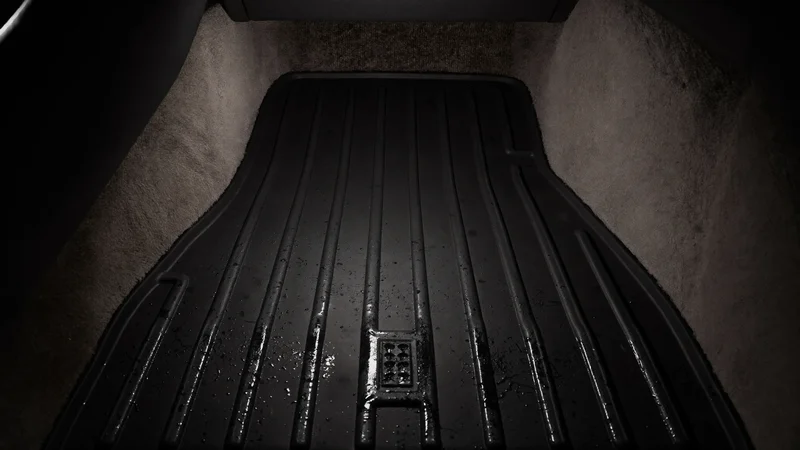Tapis de sol en caoutchouc noir posés dans un plancher, gouttelettes sur les nervures